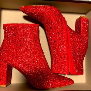 Beautiful rhinestone Betsy Johnson!